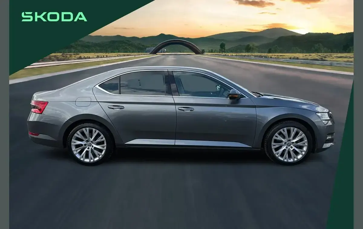 Usado Skoda Superb SE L 147 CV (108 kW) 2023 Gris Utilitario