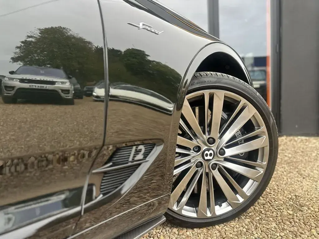 Used Bentley Continental 659 HP (484 kW) 2022 Green Coupe