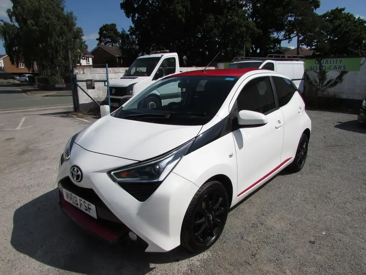 Used Toyota Aygo x-press 2018 White Hatchback