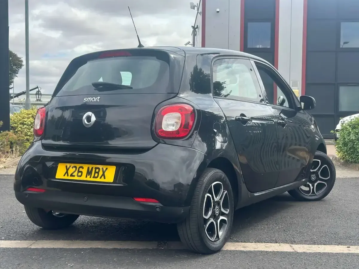 Used Smart ForFour Premium 71 HP (52 kW) 2015 Black Hatchback