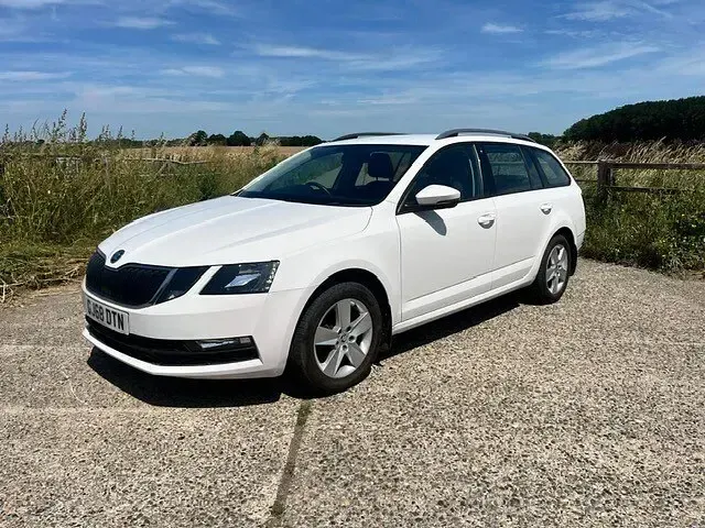 Used Skoda Octavia SE 116 HP (85 kW) 2018 White Estate