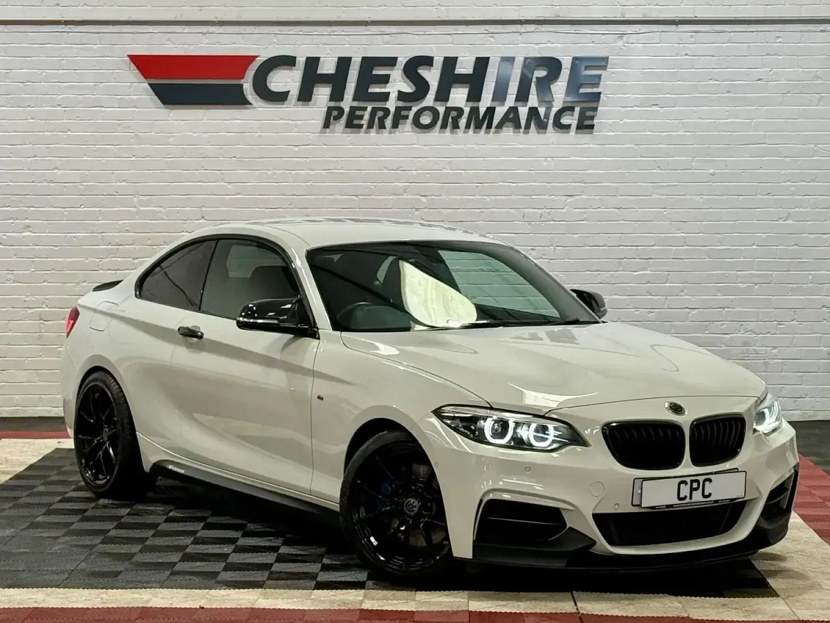 Begagnad BMW M240 M Performance 335 HK (246 kW) 2019 Vit Sportkupé