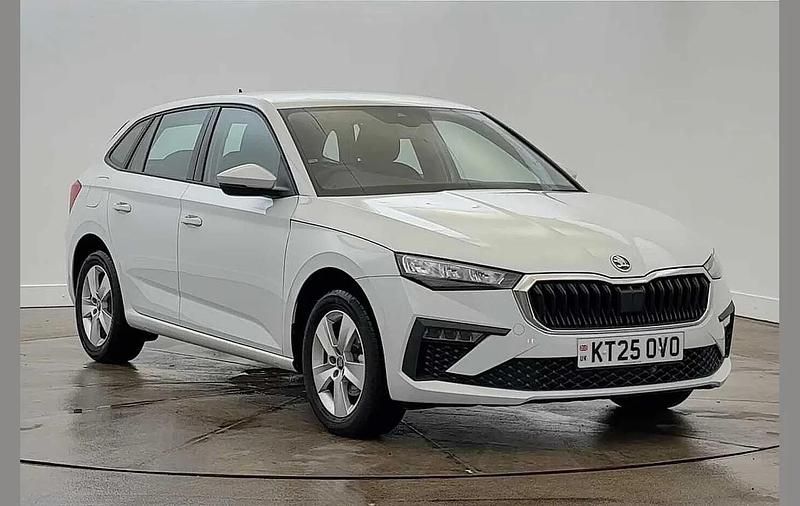 Moon white metallic Used 2025 Skoda Scala SE Hatchback | £20,995 (Expensive) - Image 1/4