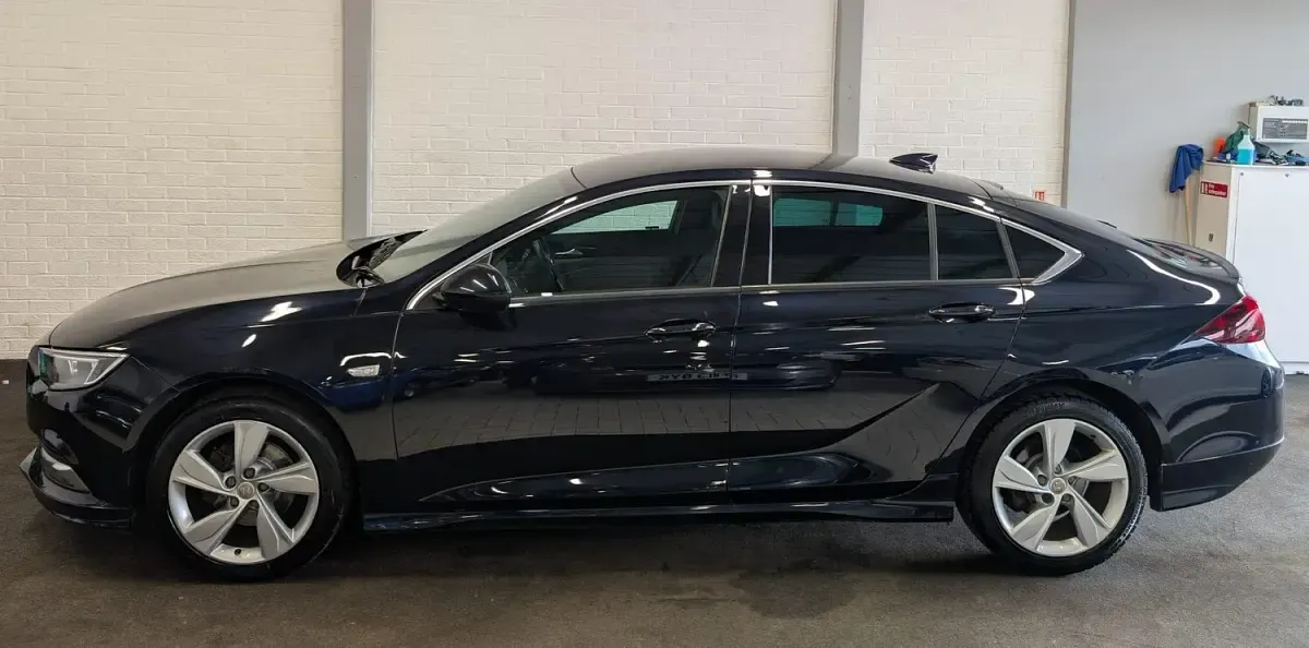 Used Vauxhall Insignia Sport 165 HP (121 kW) 2017 Blue Hatchback