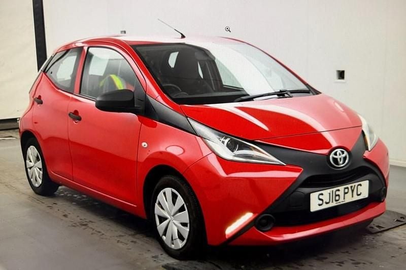 Used Toyota Aygo 68 HP (50 kW) 2016 Red Hatchback
