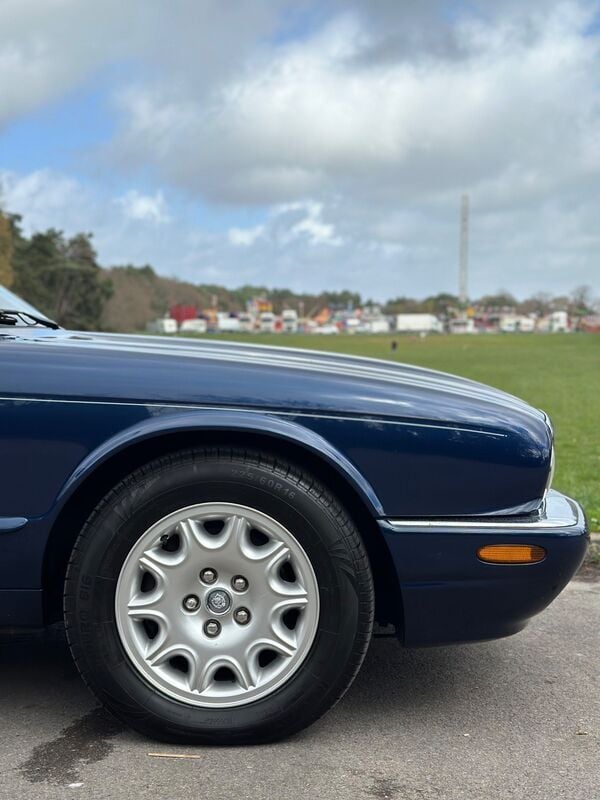 Used Jaguar XJ8 Executive 240 HP (176 kW) 2001 Blue Sedan