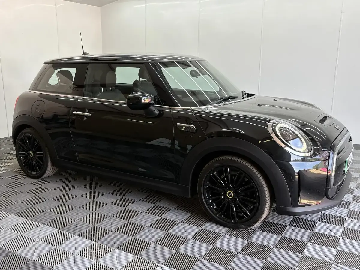 Used Mini Cooper SE Hatch 135 kW (184 HP) 2023 Black Hatchback