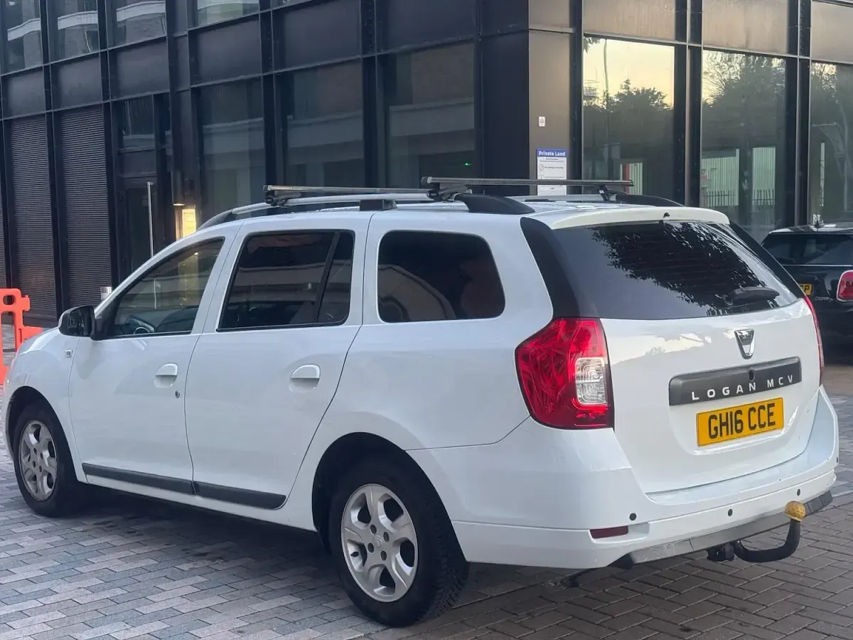 Used Dacia Logan MCV Lauréate 90 HP (66 kW) 2016 White Estate