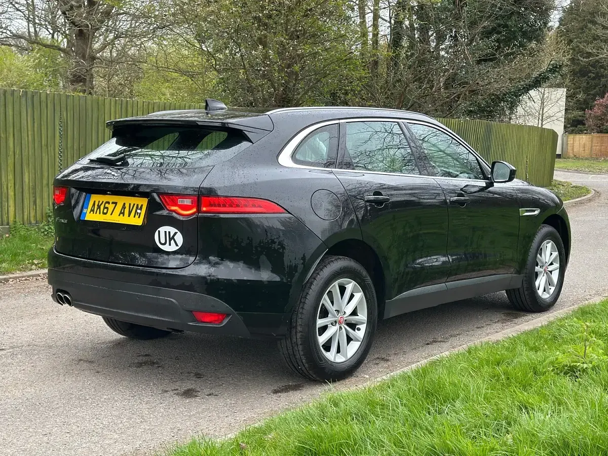 Used Jaguar F-Pace Prestige 163 HP (119 kW) 2017 Black SUV