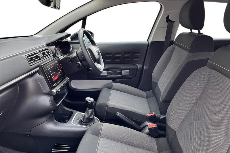 Used Citroën C3 PureTech 83 HP (61 kW) 2023 Soft sand Hatchback