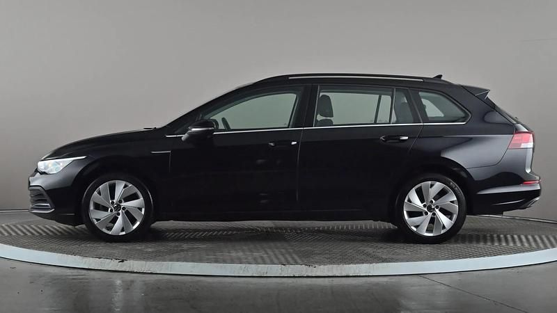 Used VW Golf VIII Style 130 HP (95 kW) 2022 Black Estate