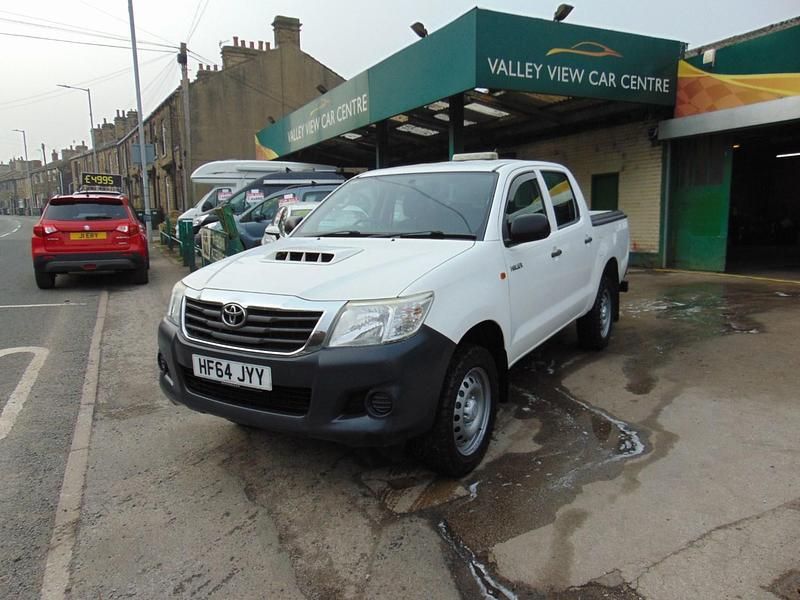 Used Toyota HiLux Active 144 HP (105 kW) 2014 White Pickup