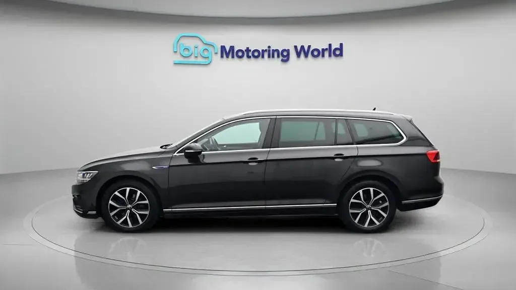 Used VW Passat GTE 218 HP (160 kW) 2021 Grey Estate