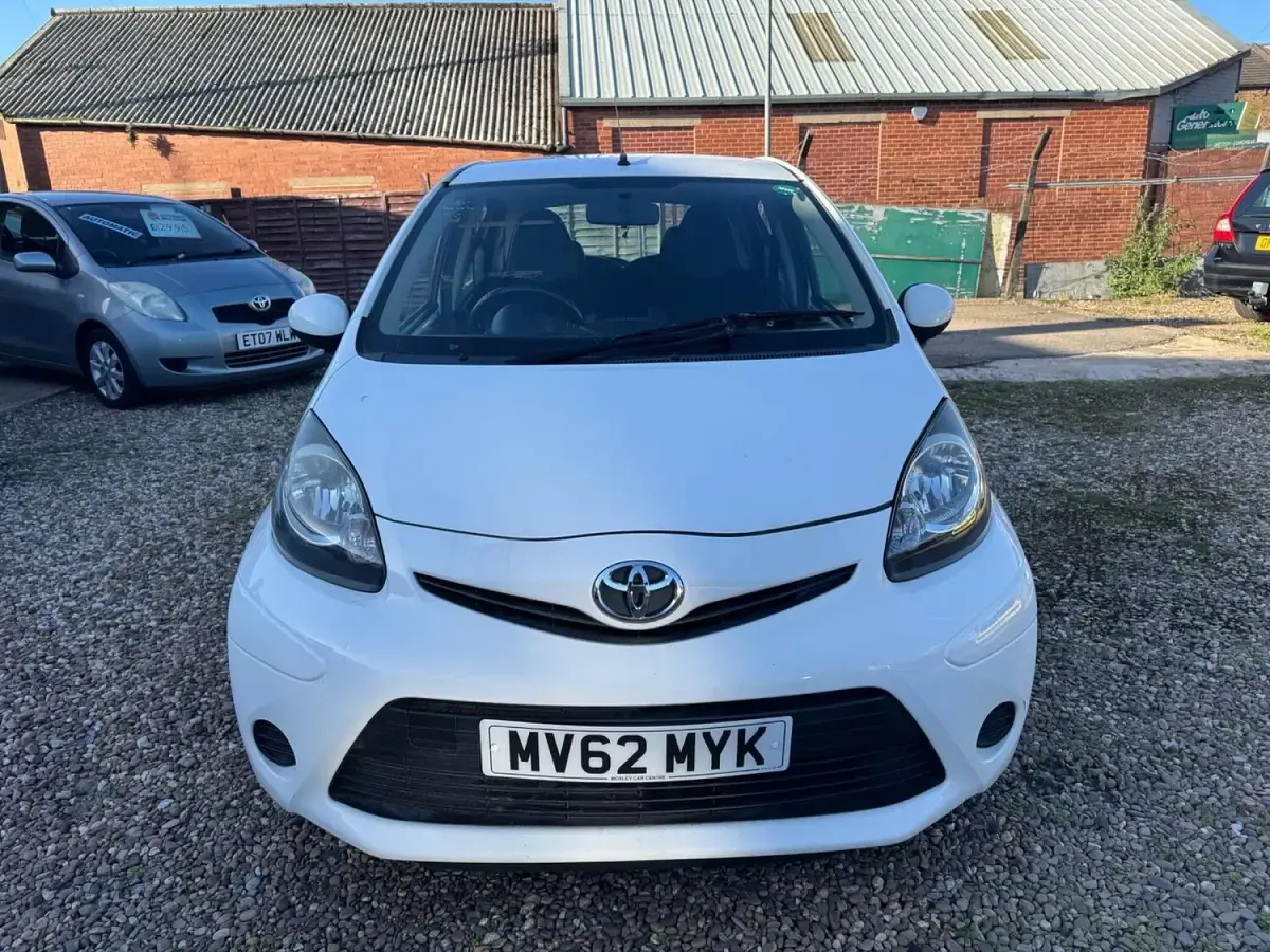 Used Toyota Aygo 2013 White Hatchback