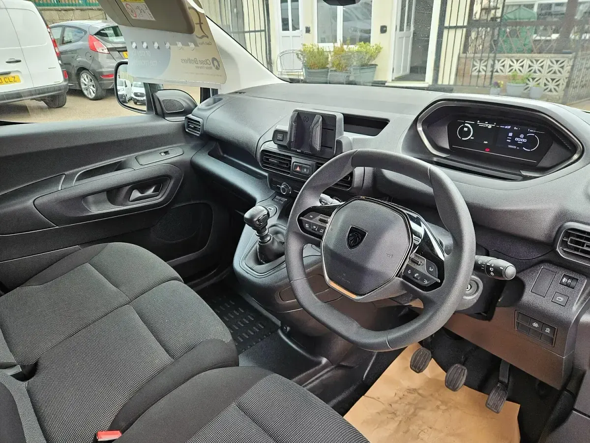 Used Peugeot Partner S 131 HP (96 kW) 2024 White MPV