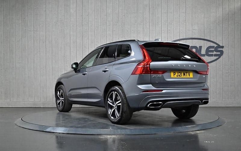 Usado Volvo XC60 R-Design 197 HP (144 kW) 2021 Cinzento SUV