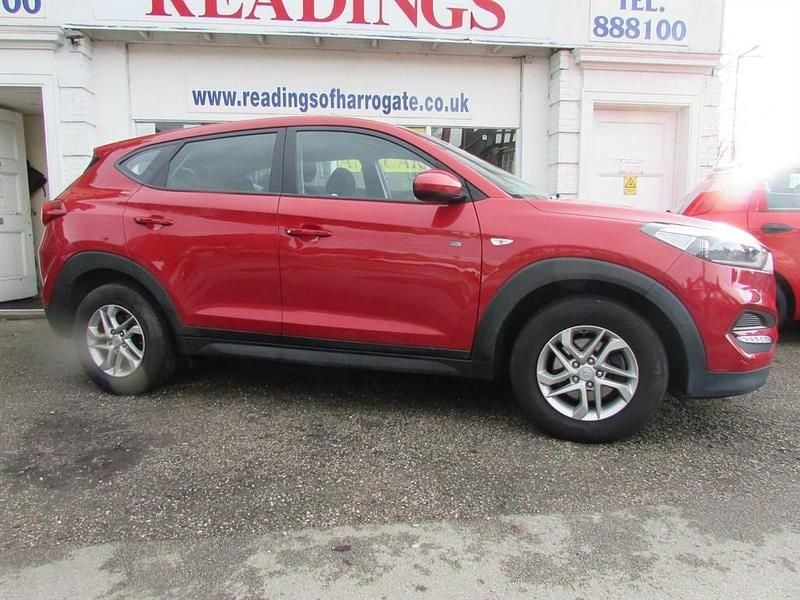 Used Hyundai Tucson 116 HP (85 kW) 2017 Red SUV