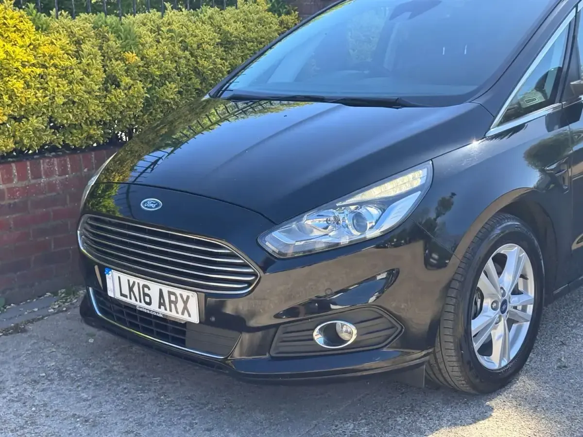 Begagnad Ford S-MAX Titanium 150 HK (110 kW) 2016 Svart Minibuss