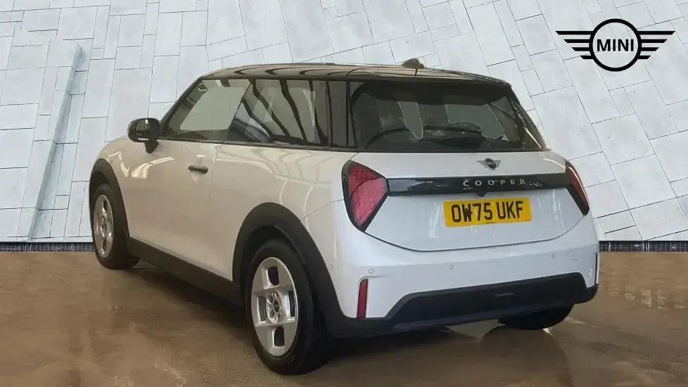 Used Mini Cooper Hatch 113 kW (154 HP) 2026 White Hatchback