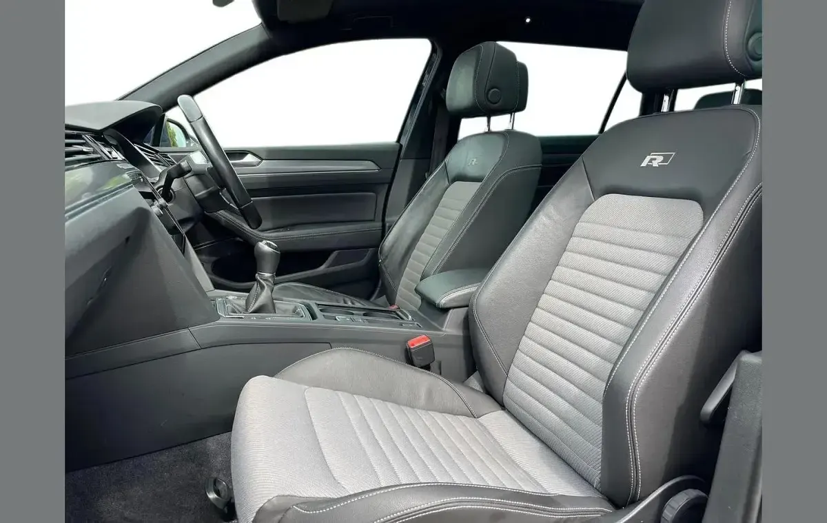 Used VW Passat R-line 150 HP (110 kW) 2019 Blue Estate