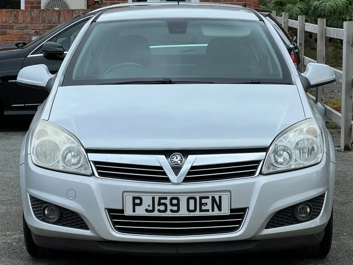 Gebraucht Vauxhall Astra Design Edition 115 PS (84 kW) 2009 Silber Kleinwagen