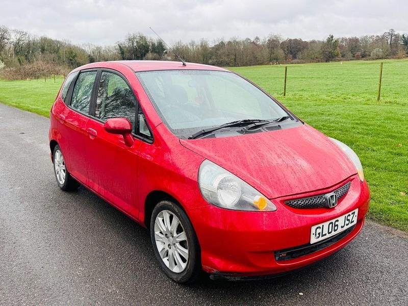 Begagnad Honda Jazz SE 2006 Röd Halvkombi