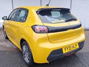 Used Peugeot 208 Active Premium 75 HP (55 kW) 2021 Yellow Hatchback