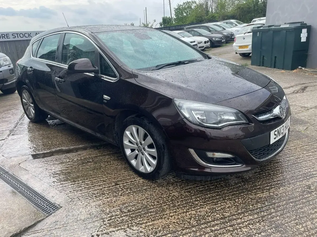 Second-hand Vauxhall Astra Elite 2013 Maro Hatchback