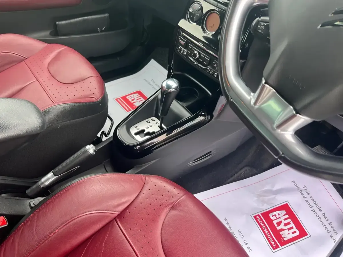 Usado Citroën DS3 120 HP (88 kW) 2011 Cinzento Citadino