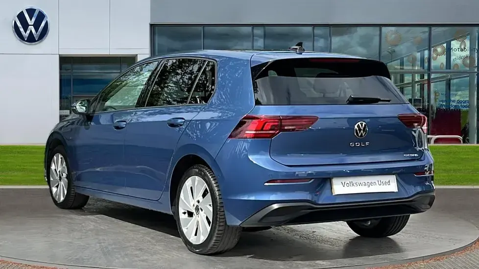 Second-hand VW Golf VIII Match 204 CP (150 kW) 2025 Albastru