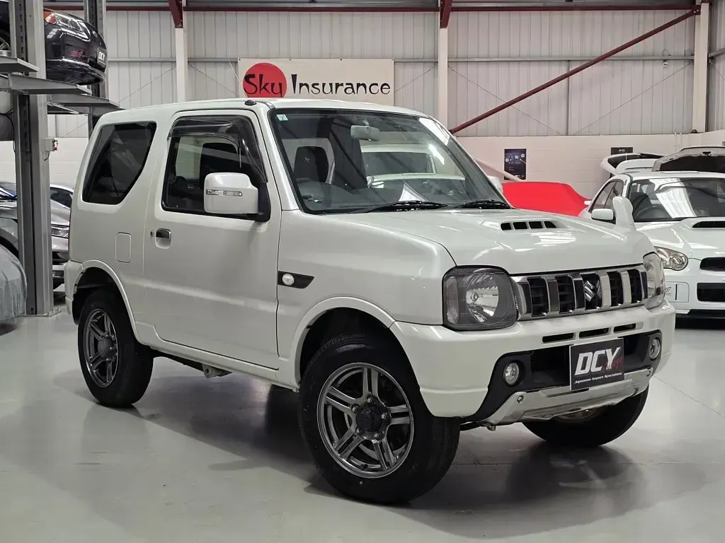 Used Suzuki Jimny Adventure 85 HP (62 kW) 2015 Green SUV