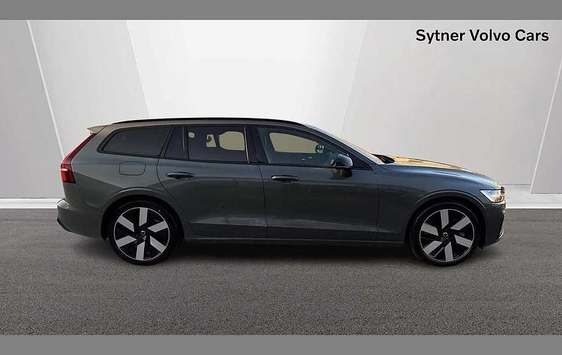Used Volvo V60 Ultra 449 HP (330 kW) 2026 Green Estate