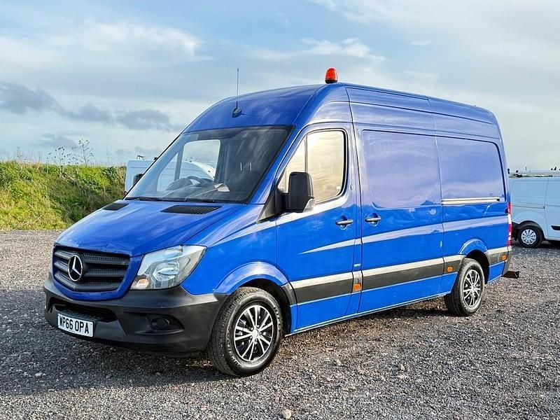 Usado Mercedes Sprinter 140 HP (102 kW) 2016 Azul Van