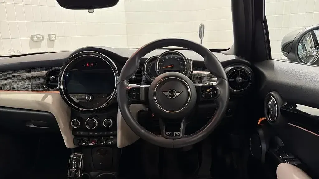 Used Mini Cooper Exclusive 134 HP (98 kW) 2022 Black Hatchback