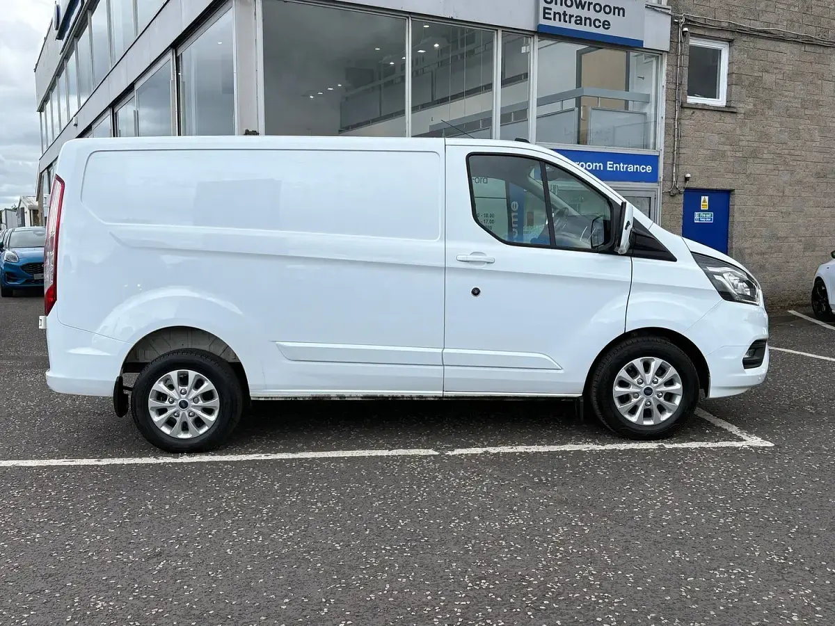 Used Ford Transit Custom Limited 130 HP (95 kW) 2024 White Van