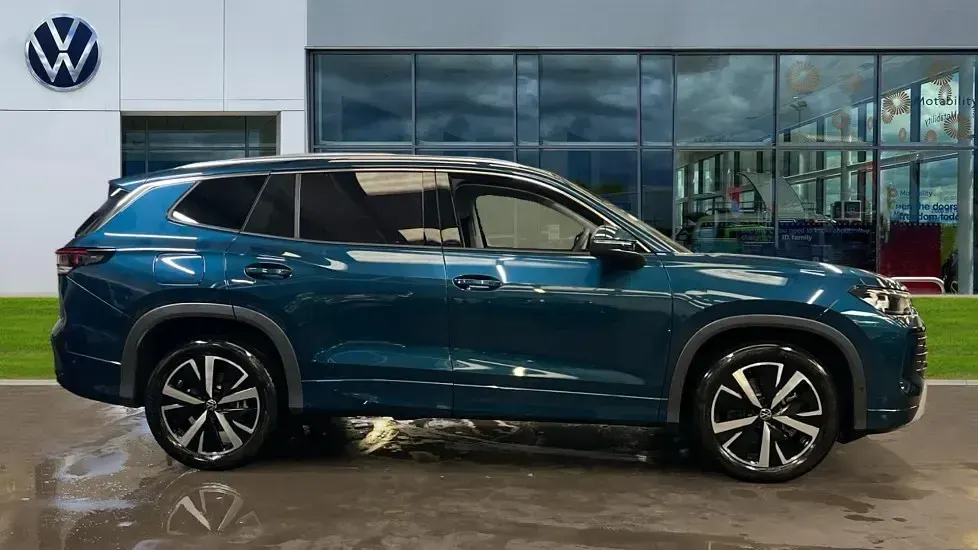 New VW Tayron Match 204 HP (150 kW) 2026 Nightshade blue metallic SUV