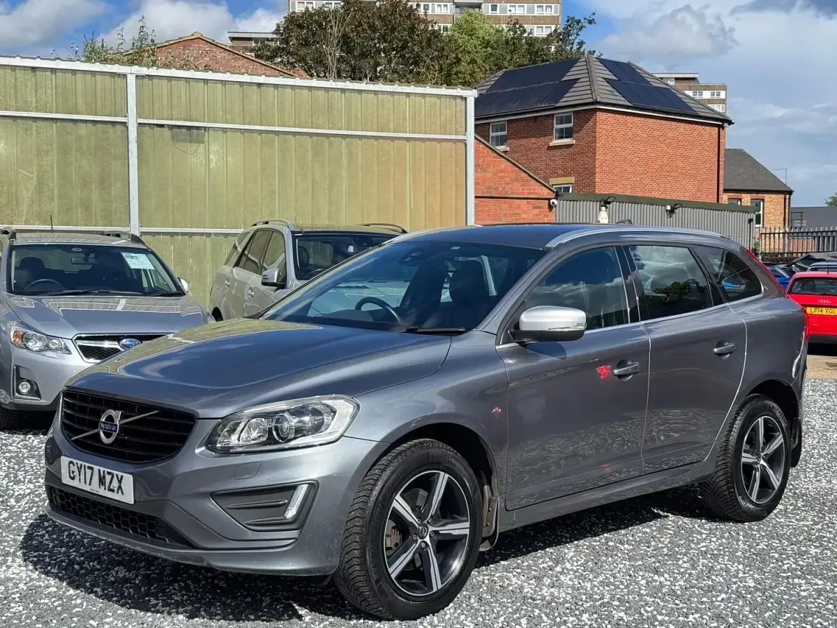 Used Volvo XC60 R-Design 190 HP (139 kW) 2017 Grey SUV