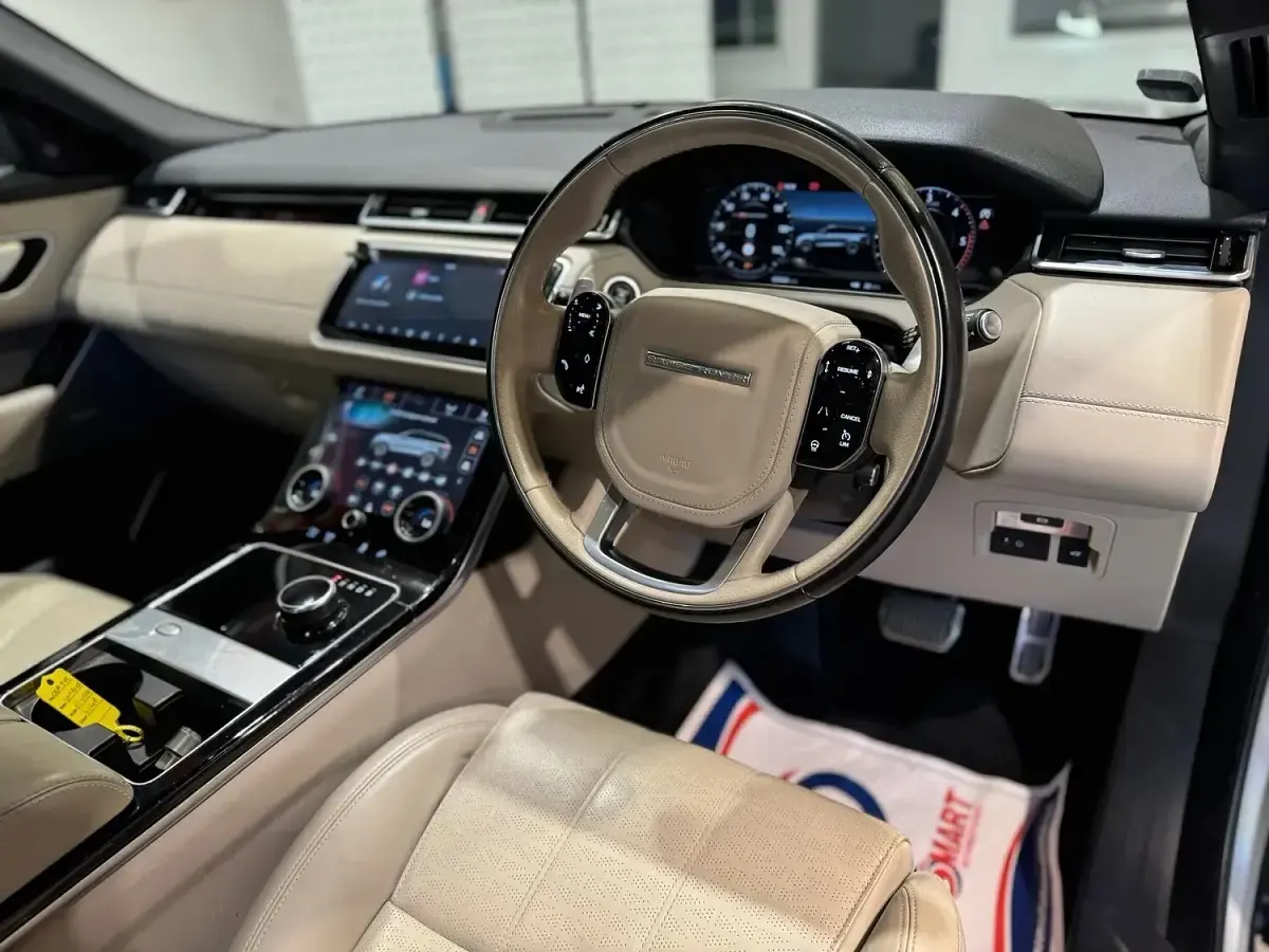 Used Land Rover Range Rover Velar SE Dynamic 241 HP (177 kW) 2019 Silver SUV