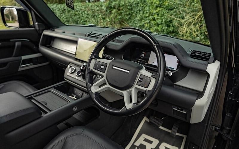 Used Land Rover Defender HSE 300 HP (220 kW) 2024 SUV