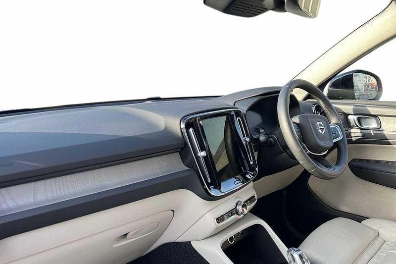 Begagnad Volvo XC40 Ultimate 197 HK (144 kW) 2022 Svart SUV