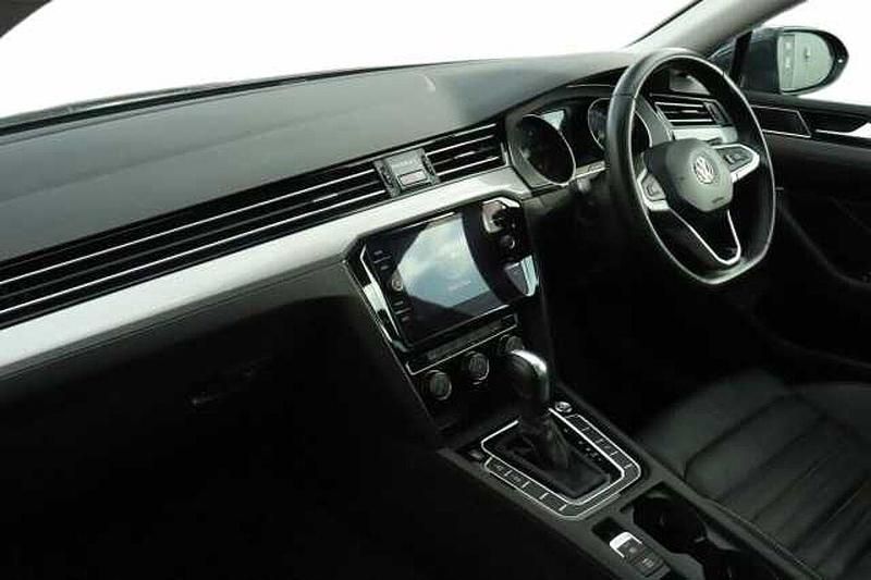 Used VW Passat SEL 150 HP (110 kW) 2020 Grey Sedan