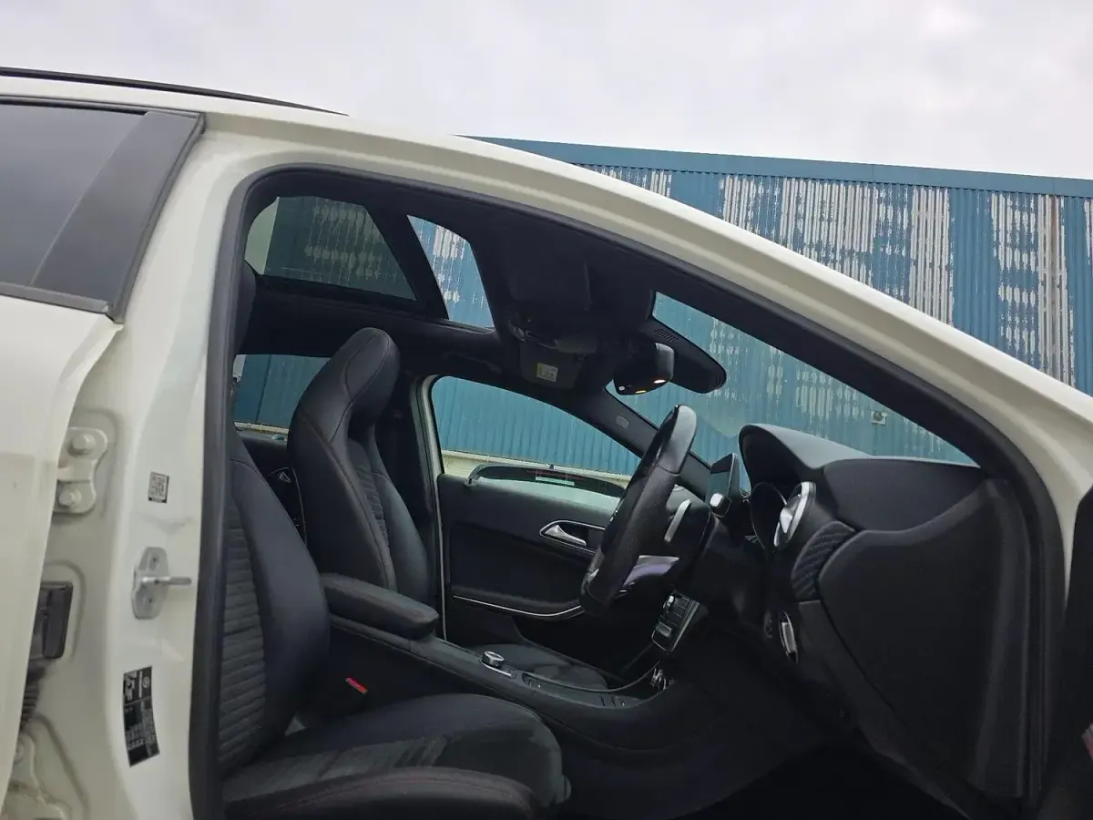 Used Mercedes A220 AMG line 2017 White Hatchback