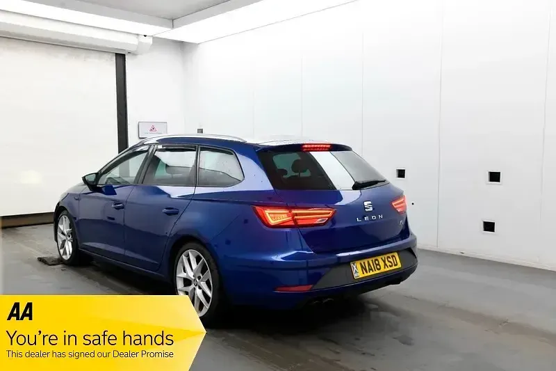 Used Seat Leon FR 180 HP (132 kW) 2018 Blue Estate