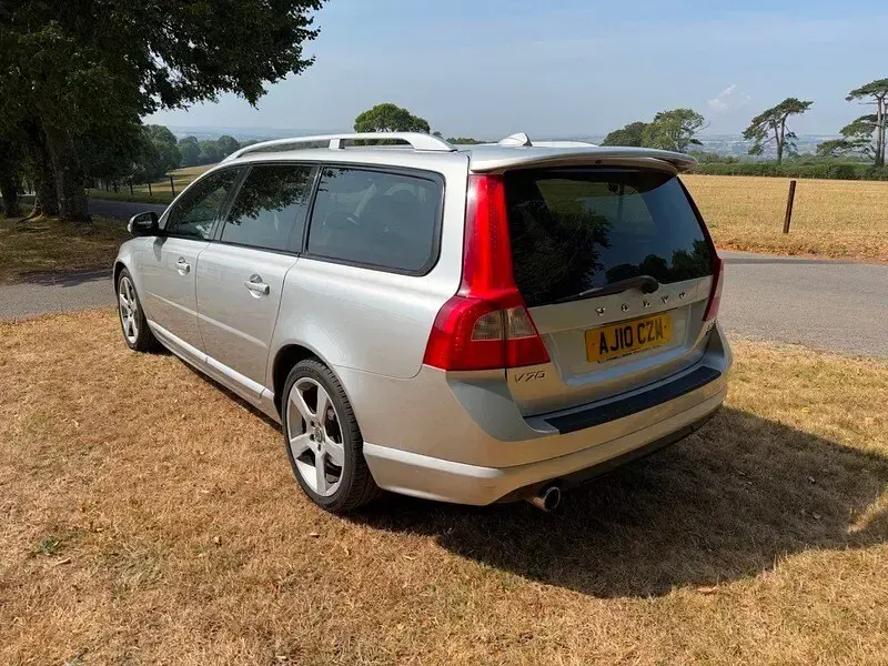 Used Volvo V70 R-Design 175 HP (128 kW) 2010 Silver Estate