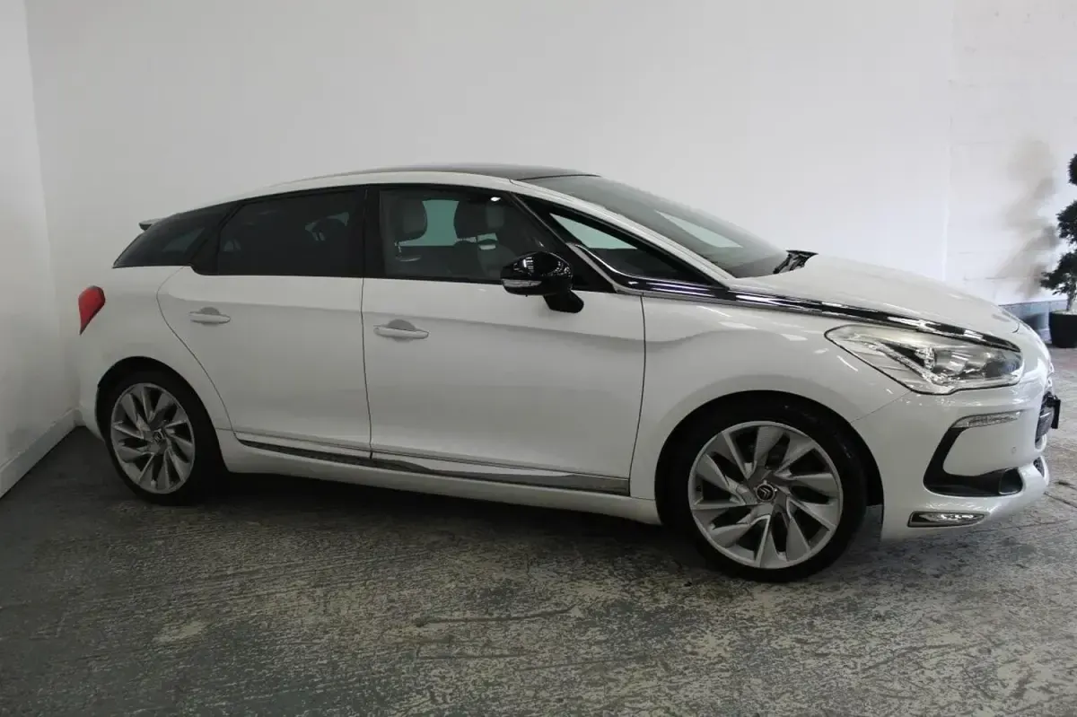 Usado Citroën DS5 2013 Blanco Utilitario