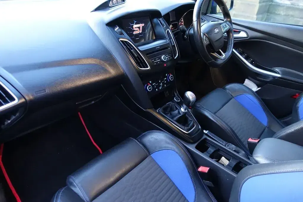 Used Ford Focus ST 185 HP (136 kW) 2016 Blue Hatchback