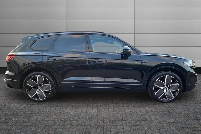 Used VW Touareg Black Edition 286 HP (210 kW) 2025 Grenadilla black SUV
