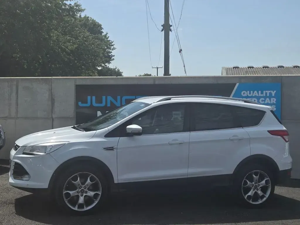 Used Ford Kuga Titanium 150 HP (110 kW) 2015 White SUV