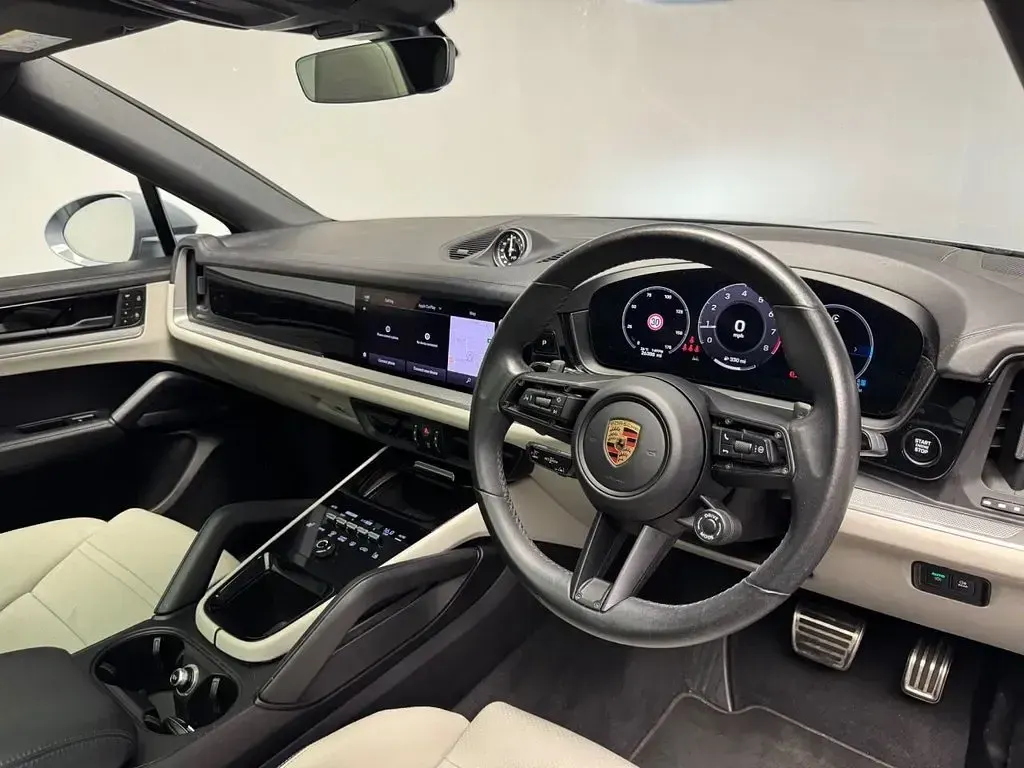 Used Porsche Cayenne 353 HP (259 kW) 2024 Grey SUV