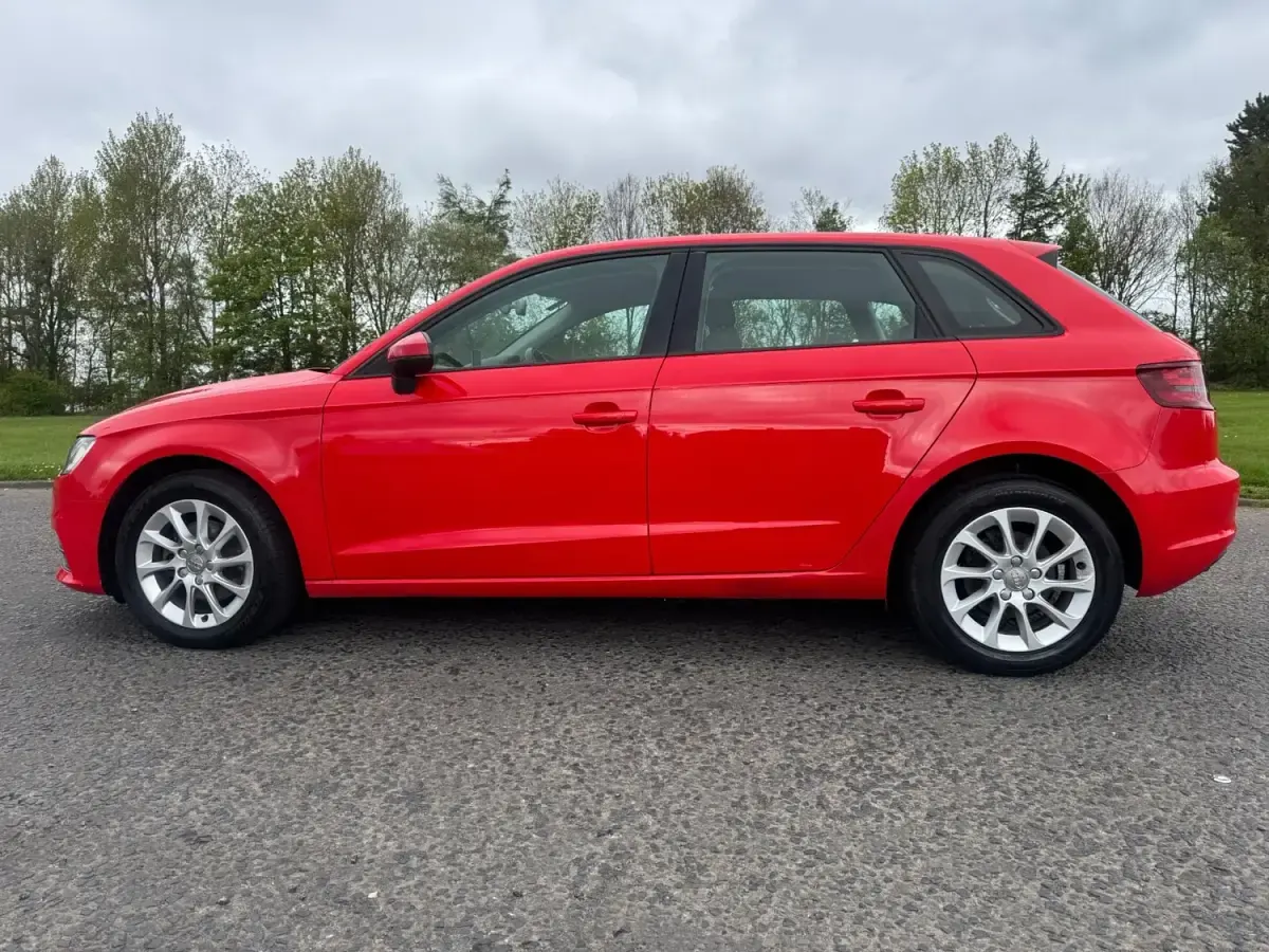 Używany Audi A3 Design 105 KM (77 kW) 2013 Czerwony Hatchback
